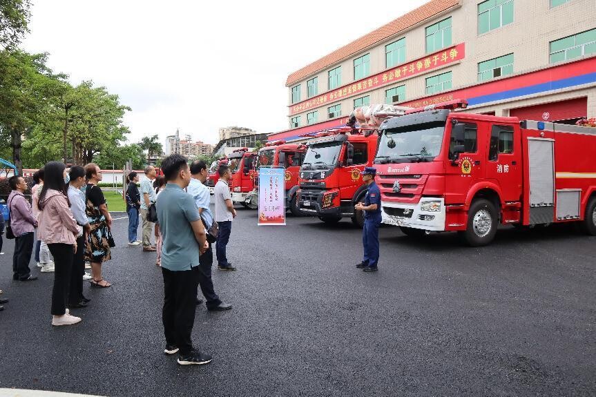 新聞草稿-【培育和踐行社會主義核心價值觀】郁南縣開展愛崗敬業(yè)擔(dān)使命 致敬最美“火焰藍”——消防科普體驗活動.wps_2