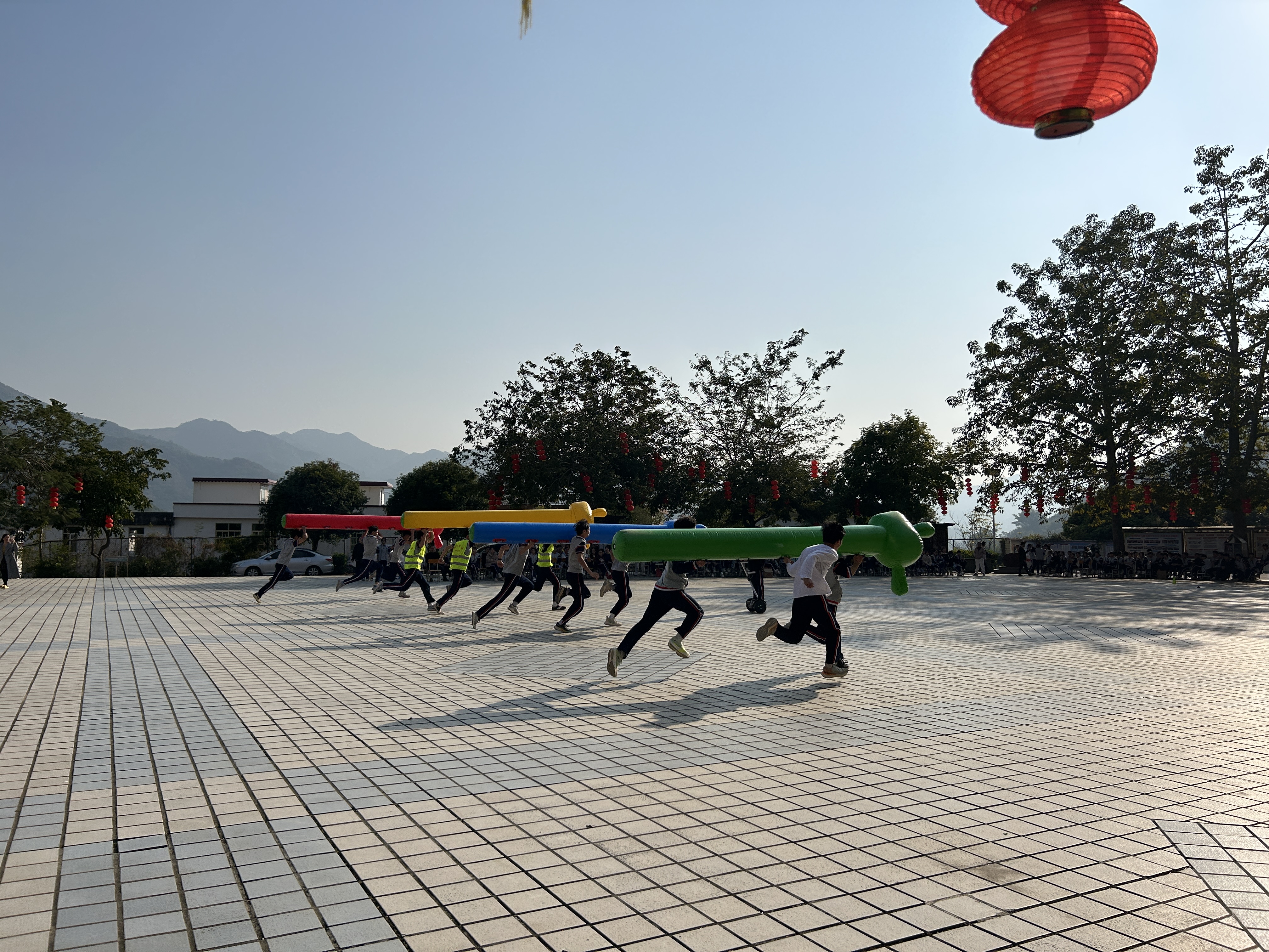 郁南縣桂圩鎮初級中學舉行2024年秋季趣味運動會3.jpg