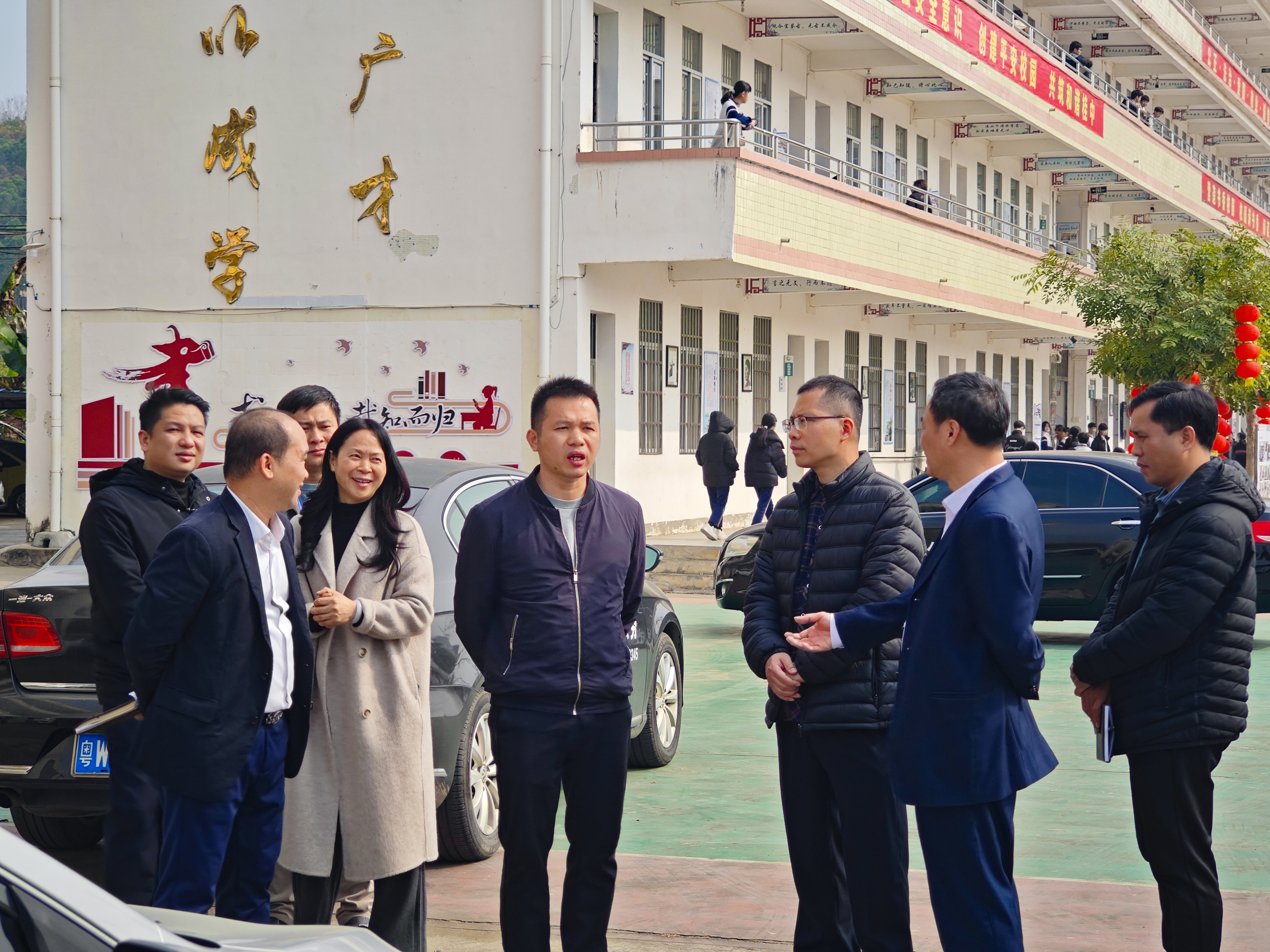 郁南縣政協副主席林景桐到桂圩鎮(zhèn)初級中學上思政課5.jpg