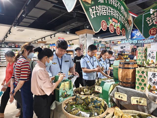 5.30,郁南縣市場監督管理局開展端午節前食品安全專項檢查行動照片1.jpg