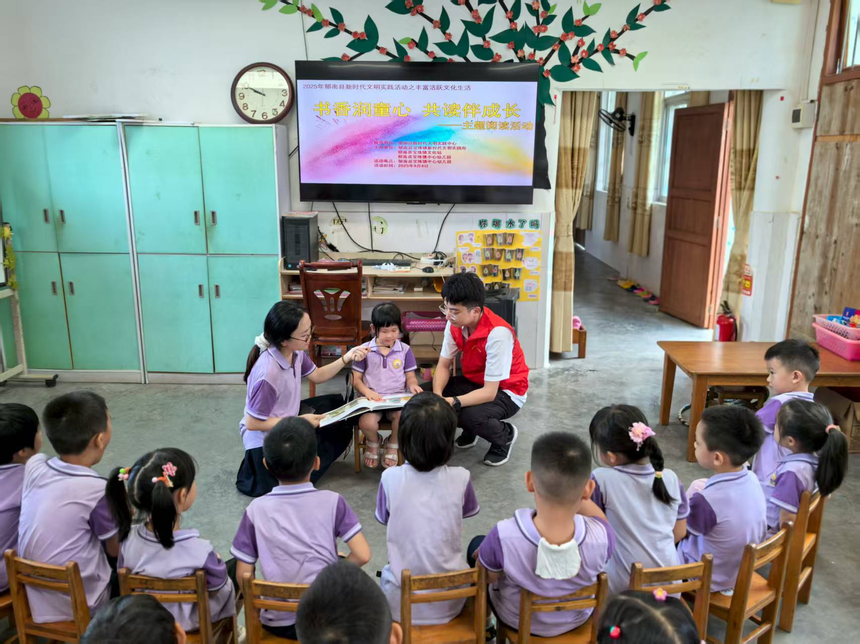 寶珠鎮(zhèn)：“書(shū)香潤(rùn)童心 共讀伴成長(zhǎng)”閱讀主題活動(dòng) (2).jpg