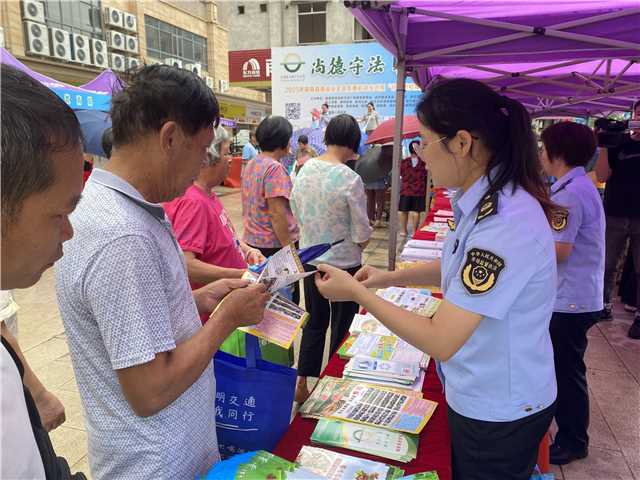 9.28,郁南縣開展2025年食品安全宣傳周啟動(dòng)儀式暨“你點(diǎn)我檢 服務(wù)惠民生”宣傳活動(dòng)照片1.jpg